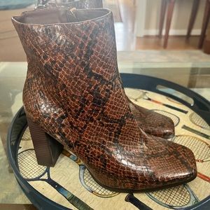 ADORABLE BROWN BOOTIES WORN ONCE